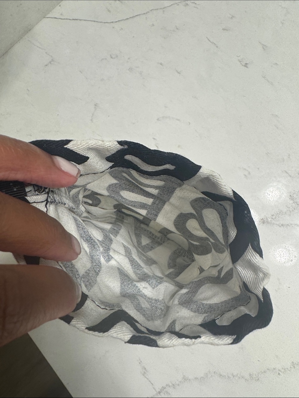 Mini Marc Jacob’s drawstring pouch - Picture 2 of 3